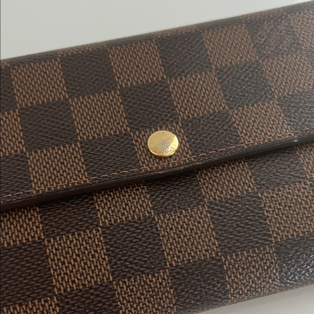 💯 Authentic Louis Vuitton Damier Ebene Wallet with Gold Accent - Picture 3 of 10